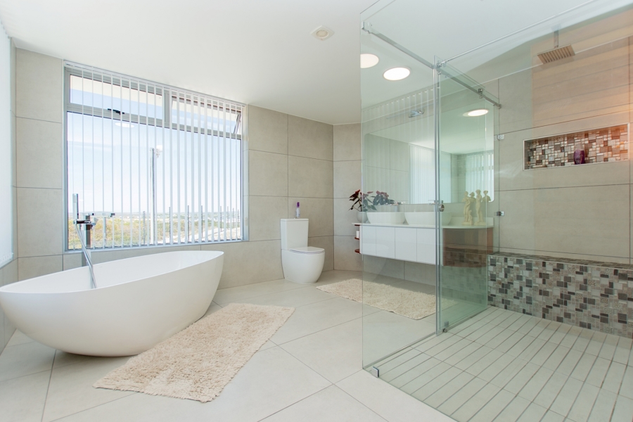 5 Bedroom Property for Sale in Paradise Beach Western Cape